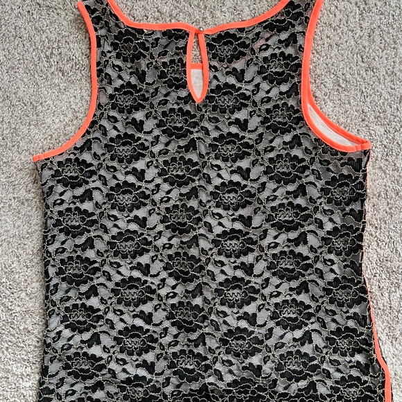 Tank top bundle - banana republic and outback red - Picture 3 of 11